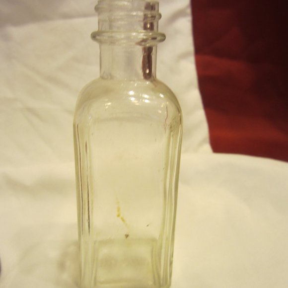 VTG SET OF 6 COLLECTIBLE GLASS BOTTLES EACH DIFFERENT - Picture 7 of 8